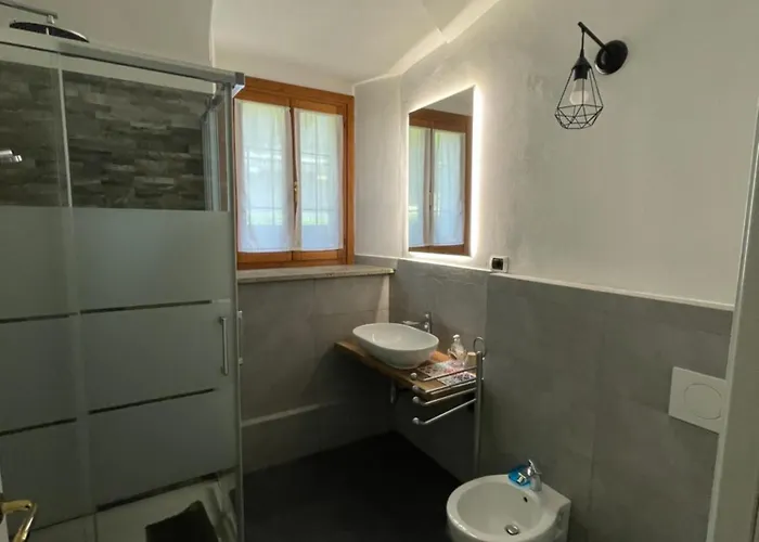فندق مبيت وإفطار Via Piane Azeglio